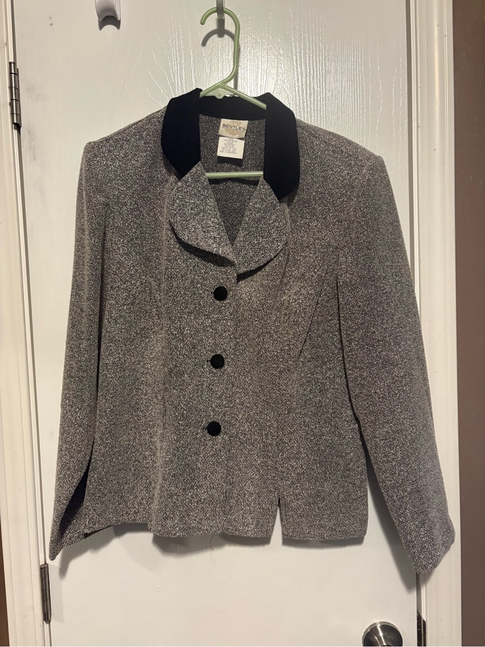 Classic Women's Grey Tweed Jacket and skirt with Black Collar 13/14